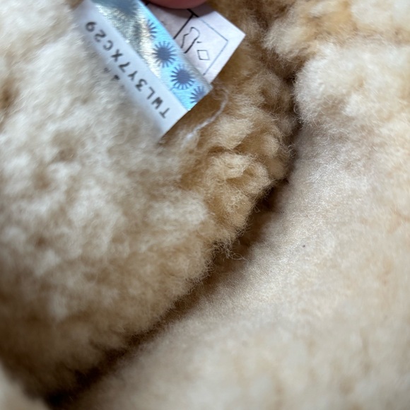 High Uggs - Picture 6 of 9